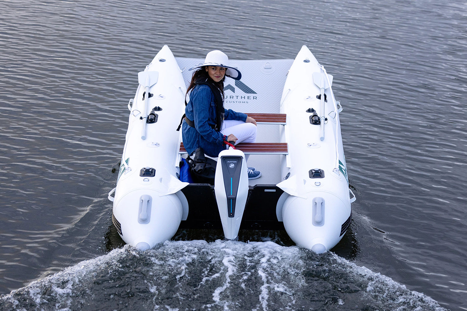 Further Customs Laguna 330 Catamaran Mercury Avator 7.5e Electric Outboard Rechargeable Engine Battery Tender Motor
